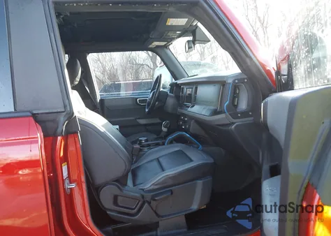 2022 Ford Bronco Black Diamond из США, поврежденный, VIN 1FMEE5DP8NLB74900